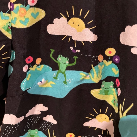Spring frog scrub top - Picture 3 of 3